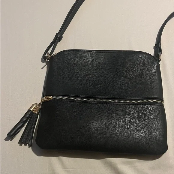 Elegant Black Crossbody Bag - Picture 1 of 11